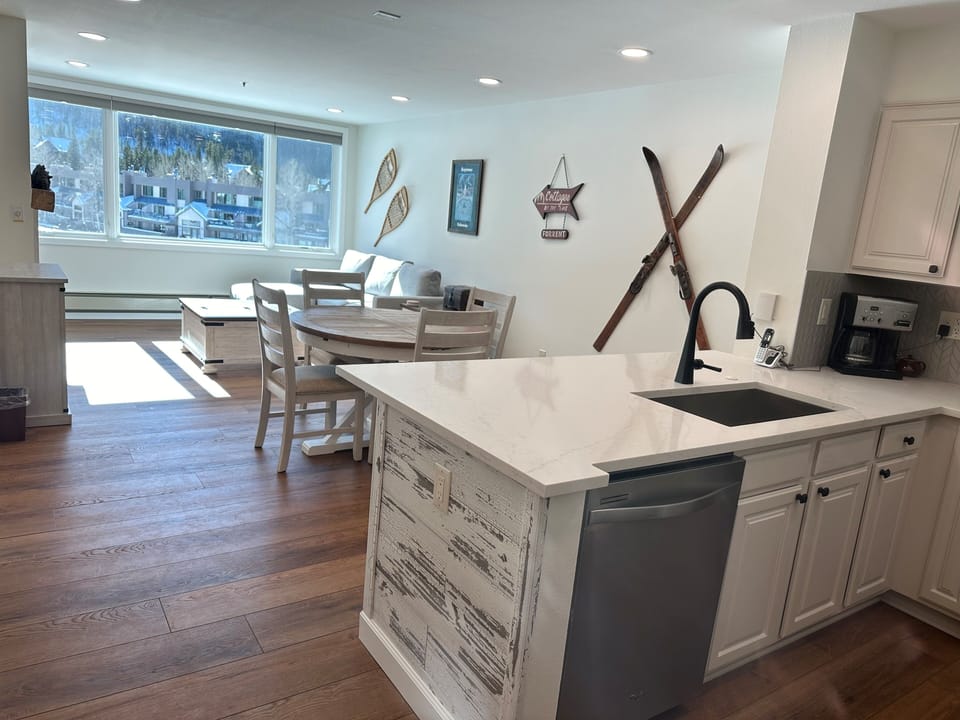 Condo, 1 Bedroom | Private kitchen | Fridge, oven, toaster