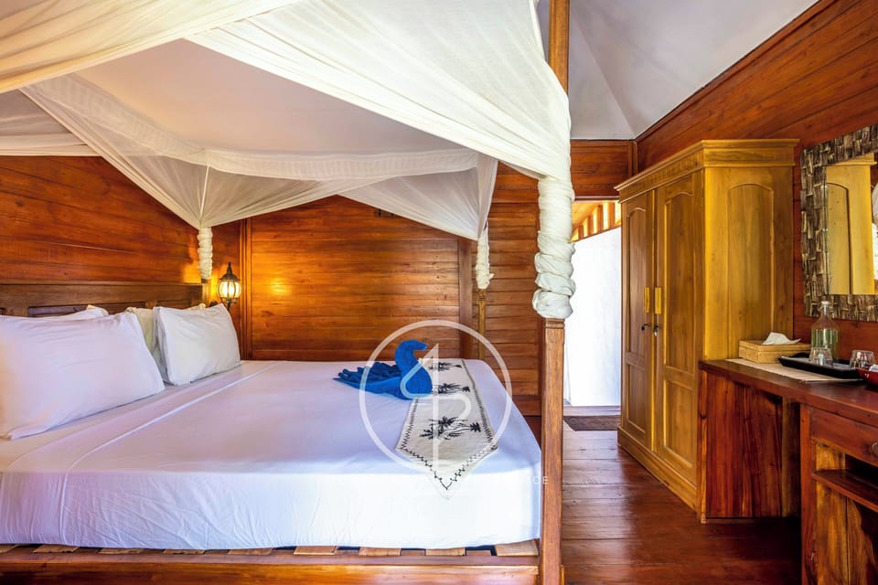 Superior Room, 1 King Bed, Park View | WiFi (free), bed sheets