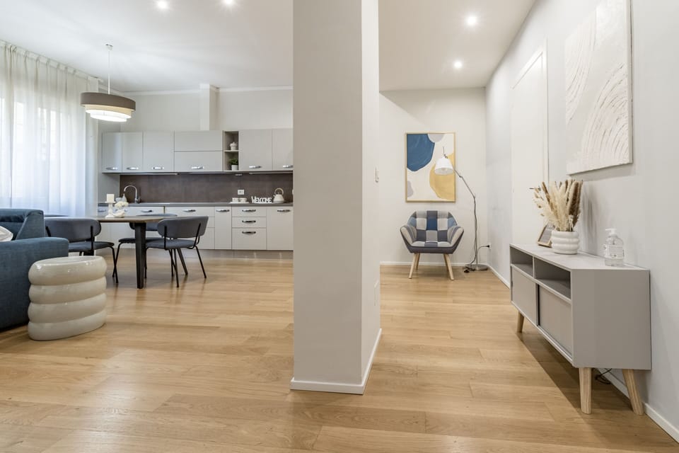 Apartment | Living area | Flat-screen TV