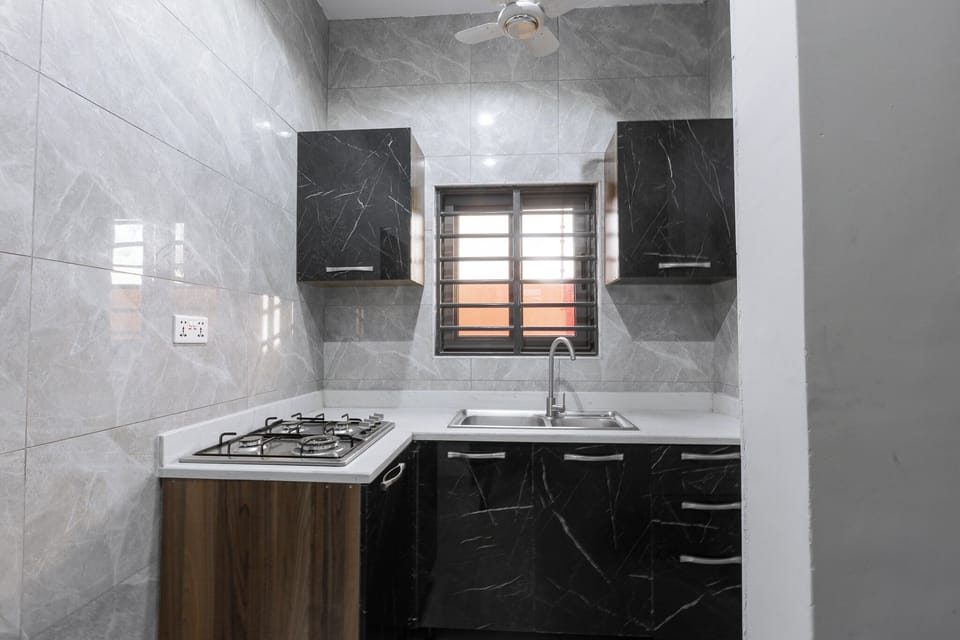 Deluxe Suite, Balcony, City View | Private kitchen