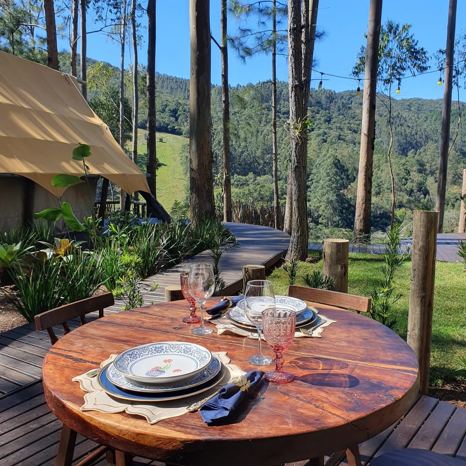 Mesa no jardim 