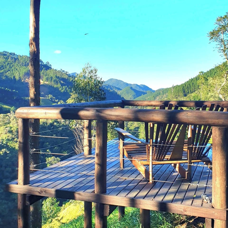 Mirante com vista para as montanhas