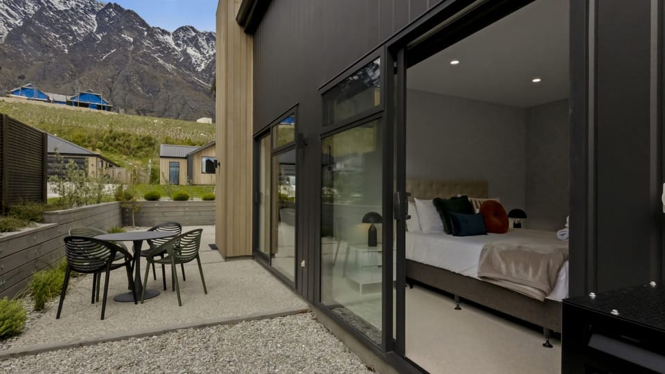 Outdoor Patio with Remarkables Mountain Range