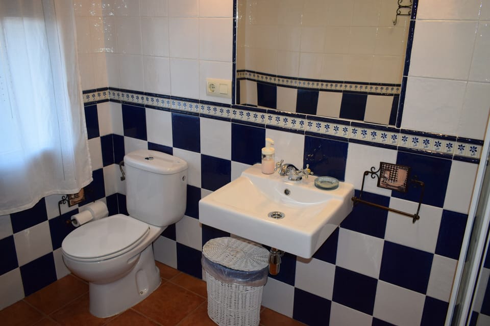 Classic Double or Twin Room, Mountain View | Bathroom | Hair dryer, bidet, towels, soap