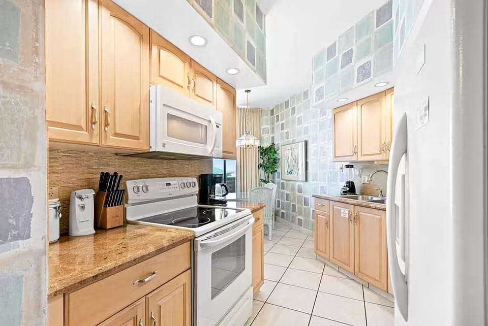 Condo, Multiple Beds (Surfside Resort #1508- Surfside Memor) | Private kitchen | Oven, toaster