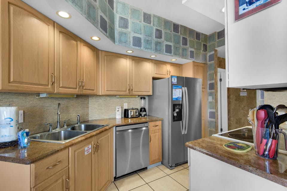 Condo, Multiple Beds (Surfside Resort #1508) | Private kitchen | Oven, toaster