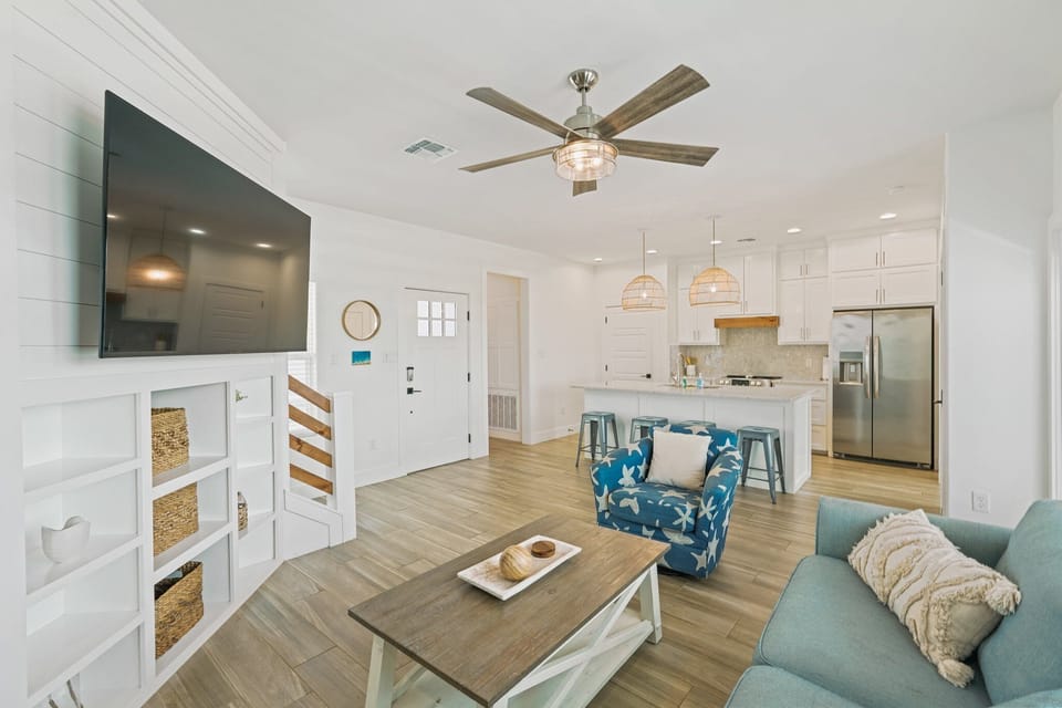 House, Multiple Beds, Balcony, Pool View (The Lost Chancla) | Living area | 42-inch flat-screen TV with digital channels