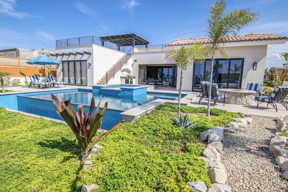 Pool Area/Garden (1)