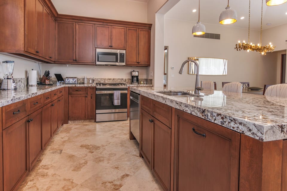 Kitchen/ Island