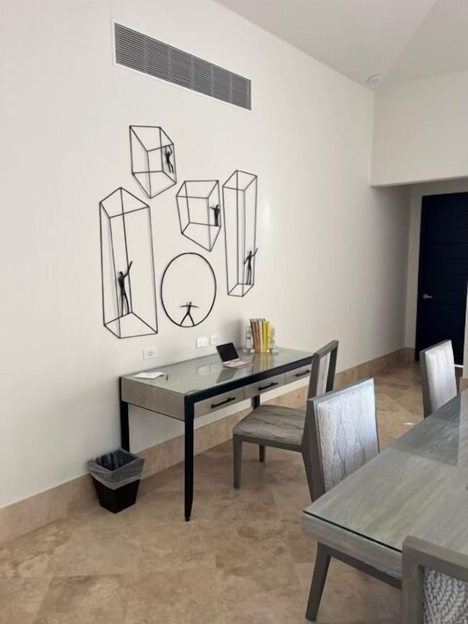 Dining room/ Decorations