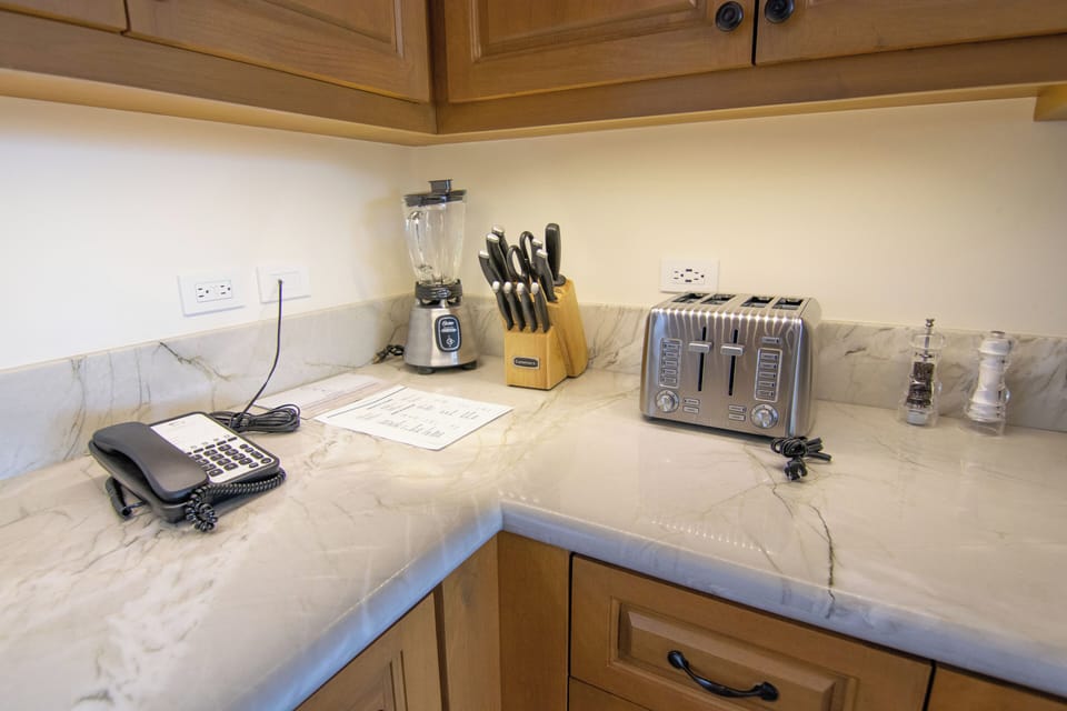 Kitchen/ Amenities 