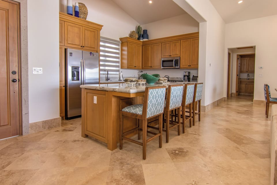 Kitchen/ Island 