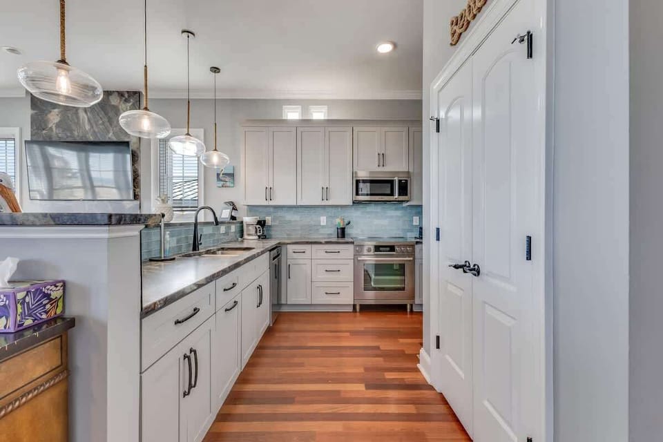 One Step Away Lower - Carolina Beach - Kitchen
