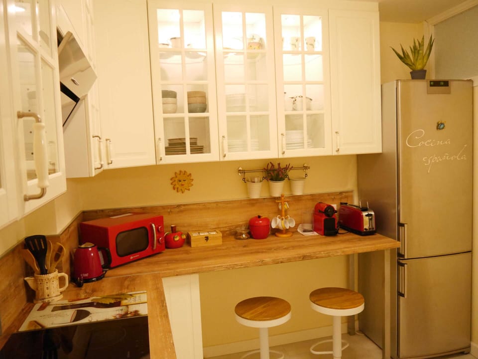 Apartment, Private Bathroom (Guadiana Sol) | Shared kitchen | Electric kettle, toaster