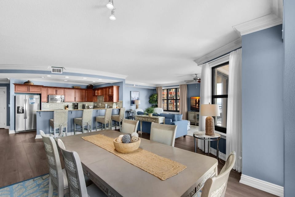 Condo, Multiple Beds (Emerald Grande W625) | Dining