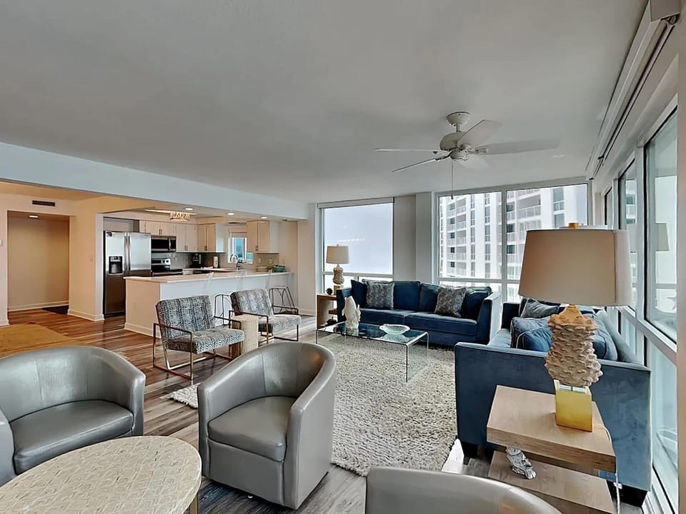Condo, Multiple Beds (Shoreline Towers 1066) | Living area