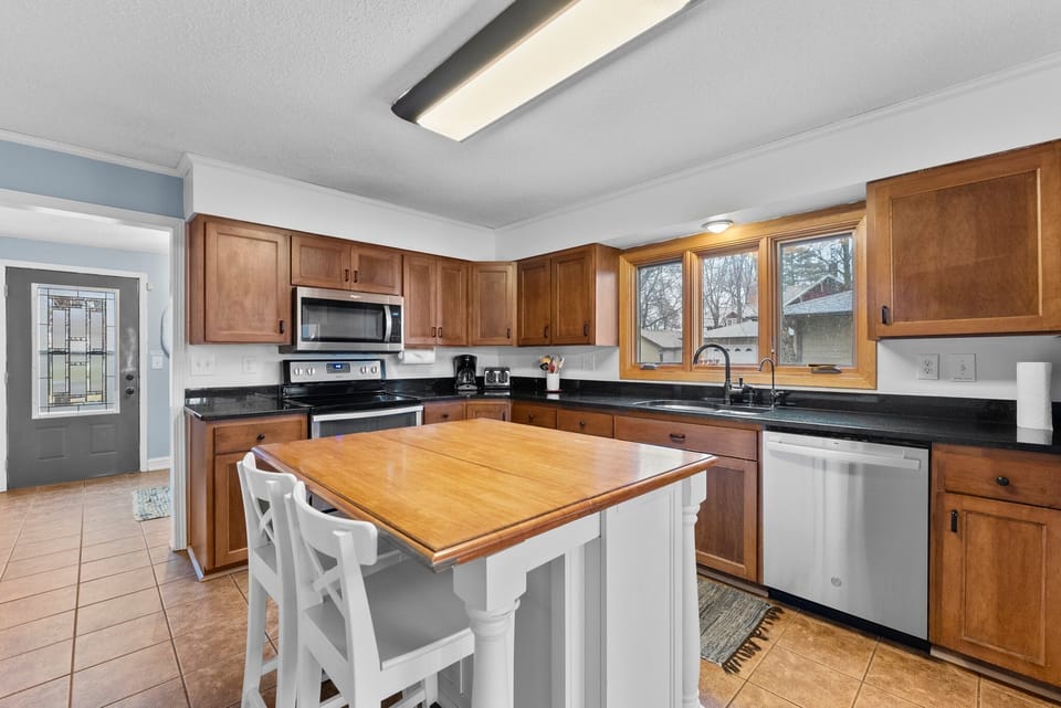 Fully equipped kitchen to create and share meals with friends and family