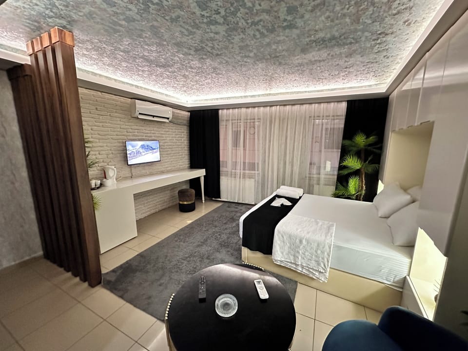 Superior Studio Suite, City View | In-room safe, soundproofing, iron/ironing board, free WiFi