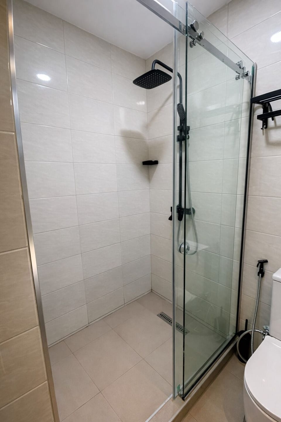 Executive Room | Bathroom | Shower, rainfall showerhead, free toiletries, bidet