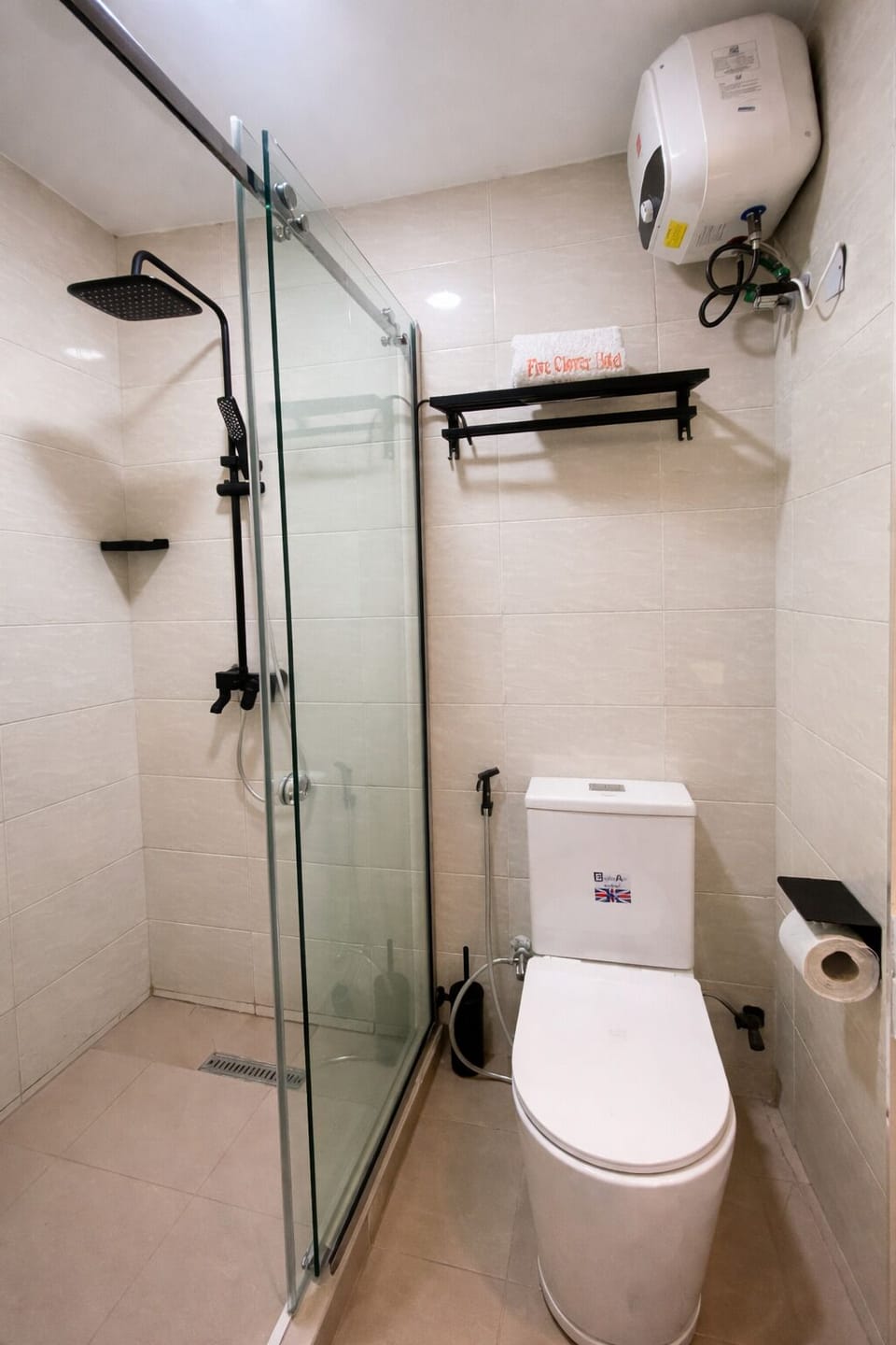 Executive Room | Bathroom | Shower, rainfall showerhead, free toiletries, bidet