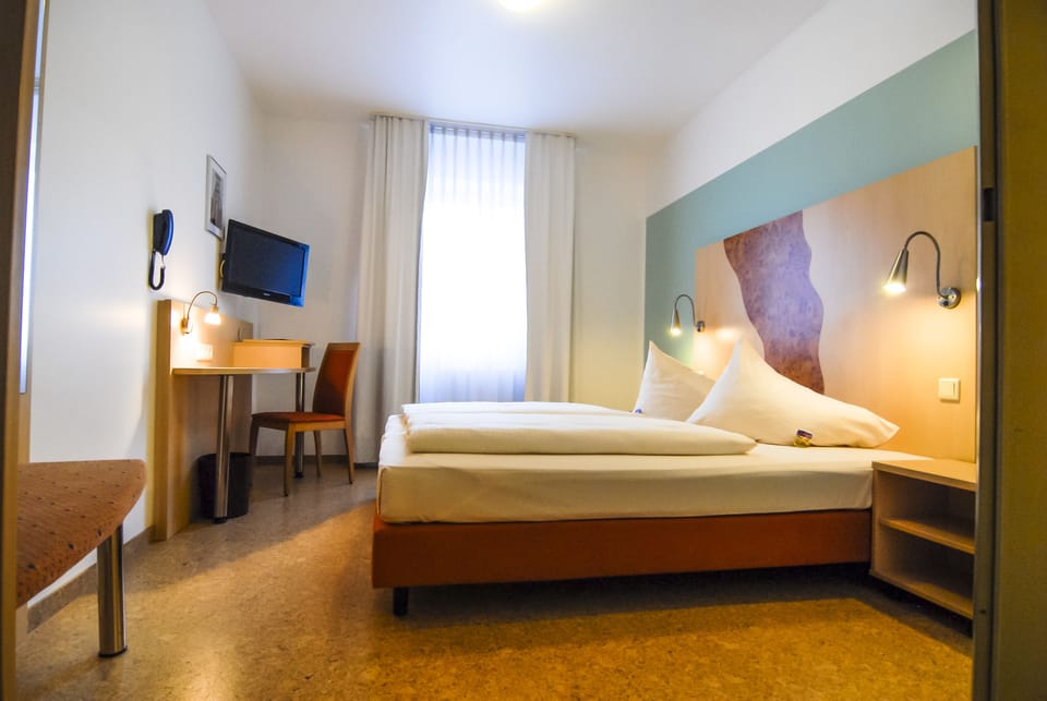 Superior Twin Room | Hypo-allergenic bedding, desk, blackout drapes, soundproofing