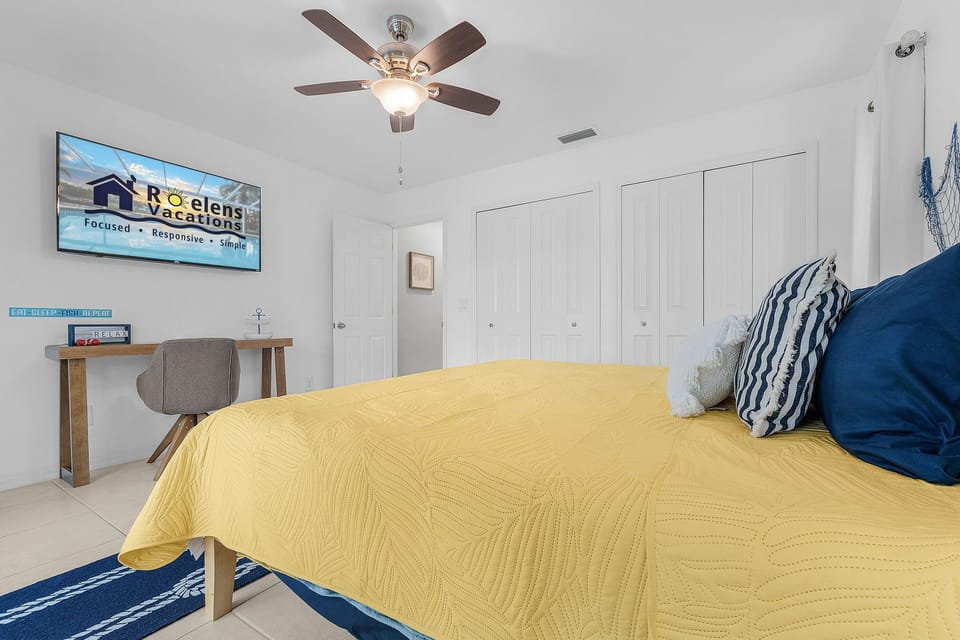 Guest bedroom #2 with access to the lanai