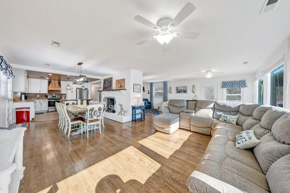 Large spacious seating area for everyone.