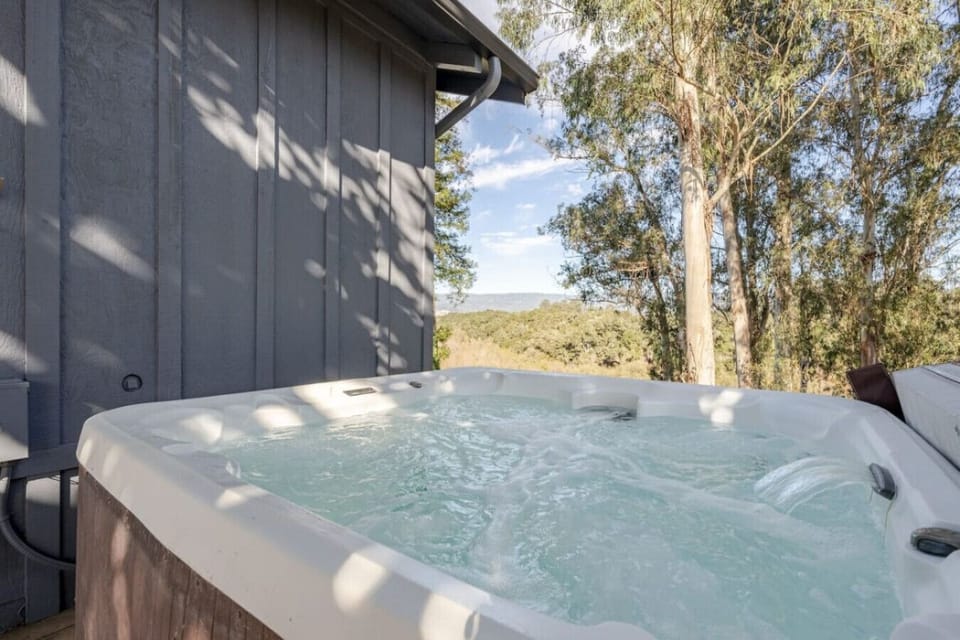 Hot tub on side patio