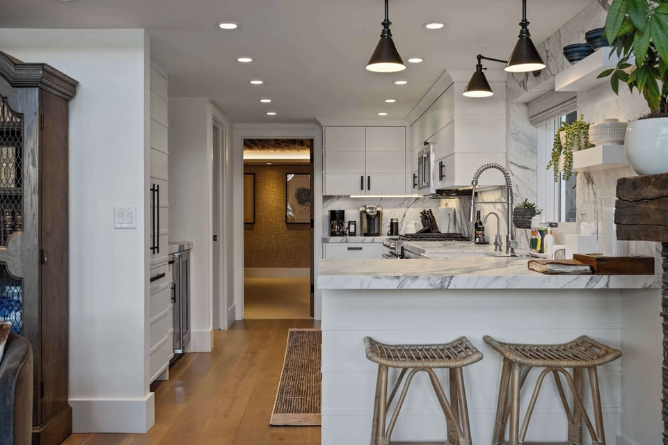 Kitchen: Updated appliances, Keurig, air fryer, blender, wine cooler