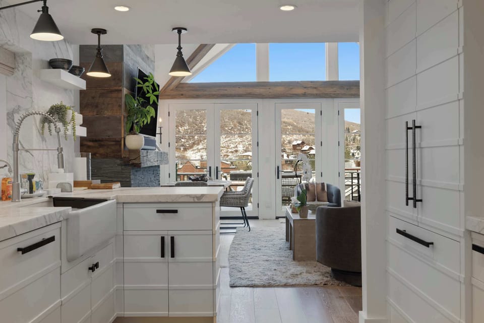 Kitchen: Updated appliances, Keurig, air fryer, blender, wine cooler