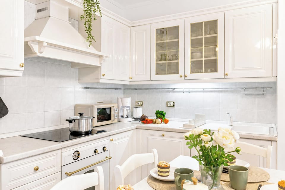 Family Apartment, 2 Bedrooms, Microwave (Riva's Garden Home) | Private kitchen