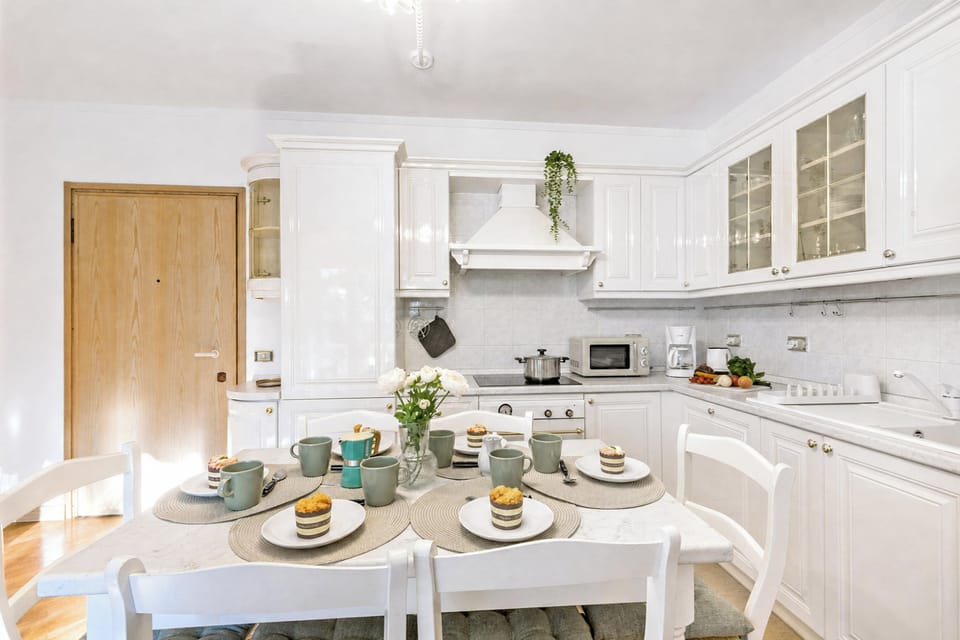 Family Apartment, 2 Bedrooms, Microwave (Riva's Garden Home) | Dining