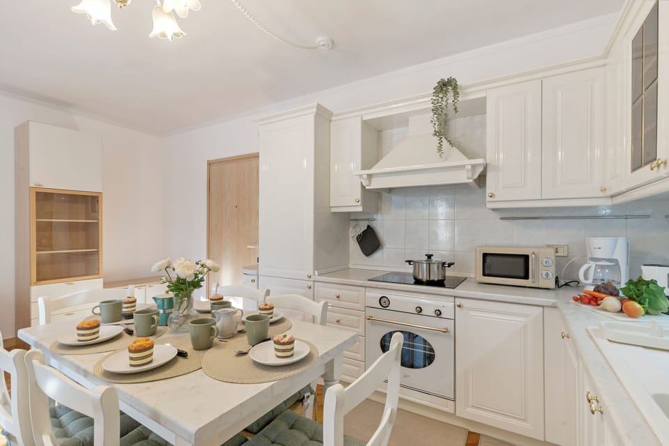 Family Apartment, Multiple Bedrooms (Riva's Garden Home) | Private kitchen | Fridge, microwave, oven, stovetop