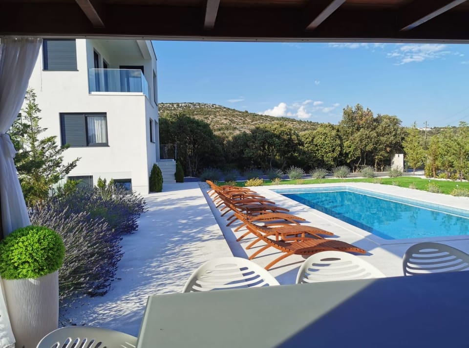 Villa (Four Bedroom Villa) | Lounge