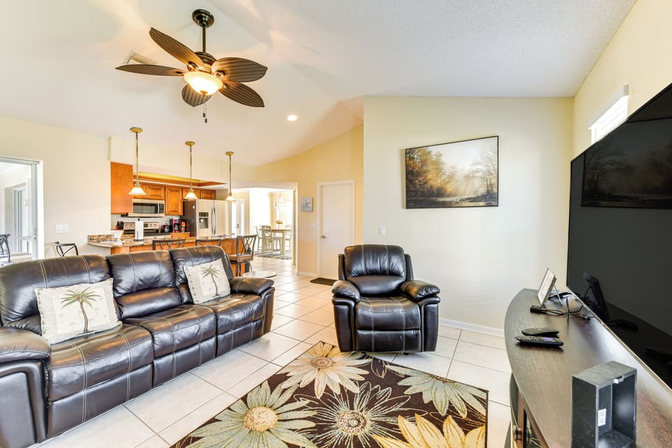 Living Room | Free WiFi | Central A/C & Heat