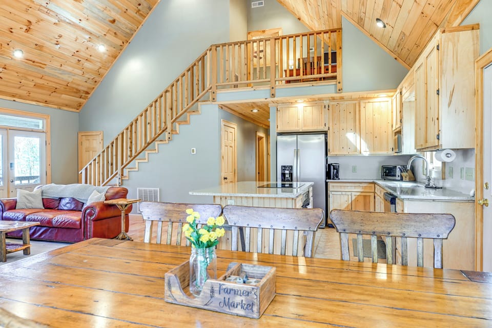 Dining Area | 1st Floor | Central A/C | Electric Heating