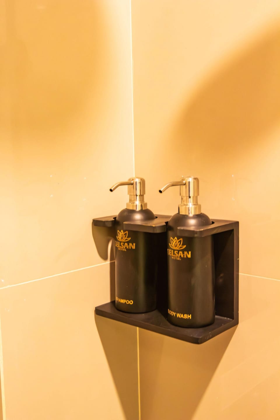 Standard Twin Room | Bathroom | Shower, free toiletries, towels, soap