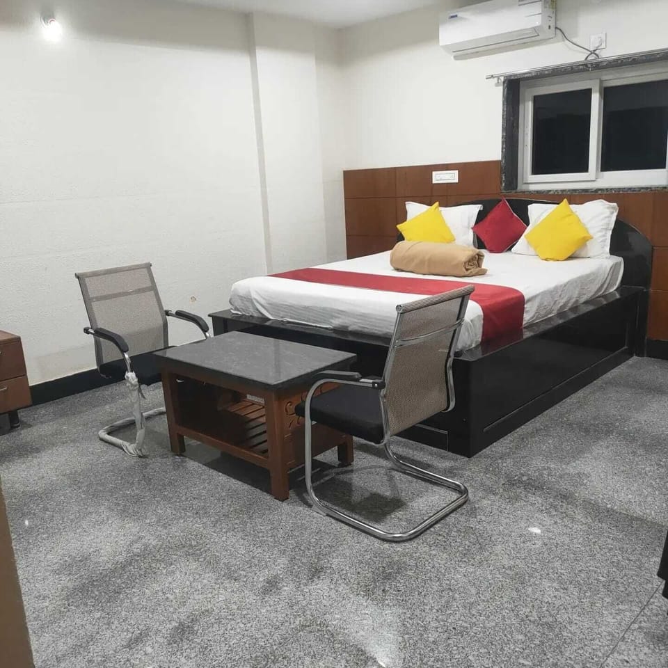 Deluxe Double Room, City View | Desk, free WiFi