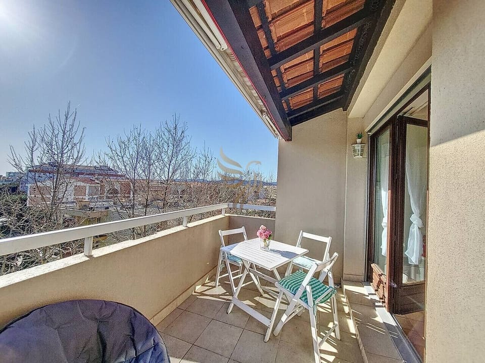 Terrasse sans vis à vis  orientée Est