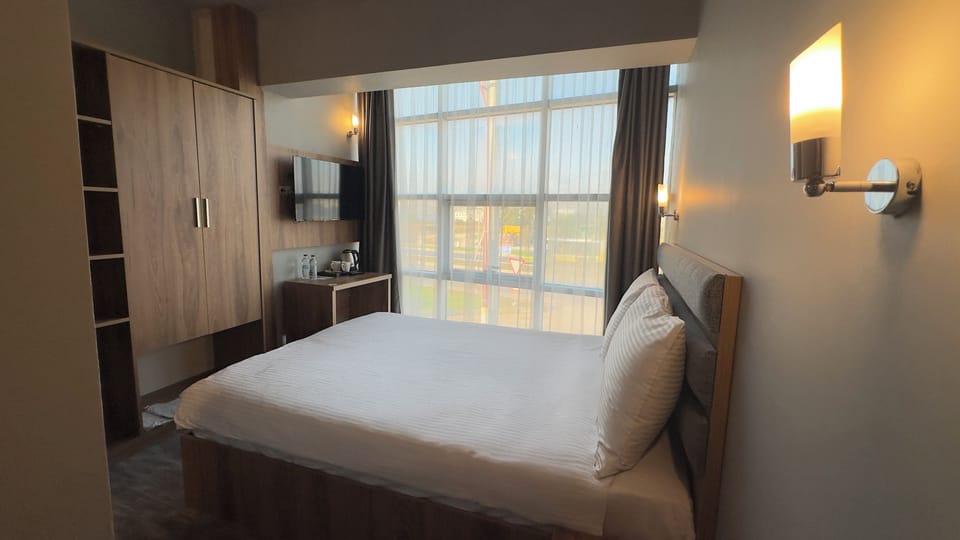 Standard Room, 1 Queen Bed with Sofa bed | Premium bedding, minibar, in-room safe, desk
