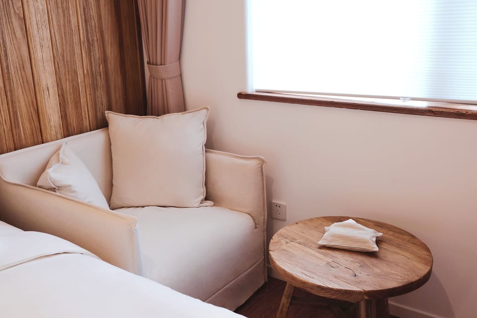 Basic Double Room, Non Smoking, Private Bathroom | Bathroom | Shower, hair dryer, slippers, towels