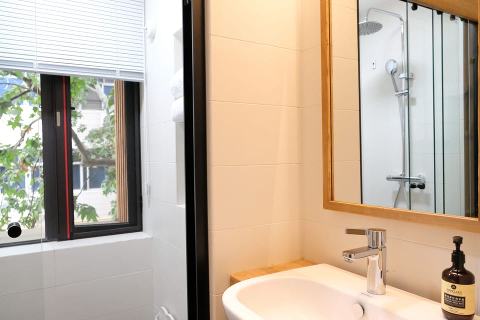 Classic Double Room | Bathroom | Shower, hair dryer, slippers, towels