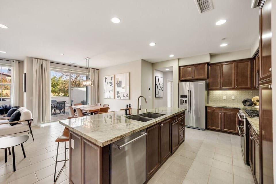 Modern kitchen with all the tools and appliances you need.