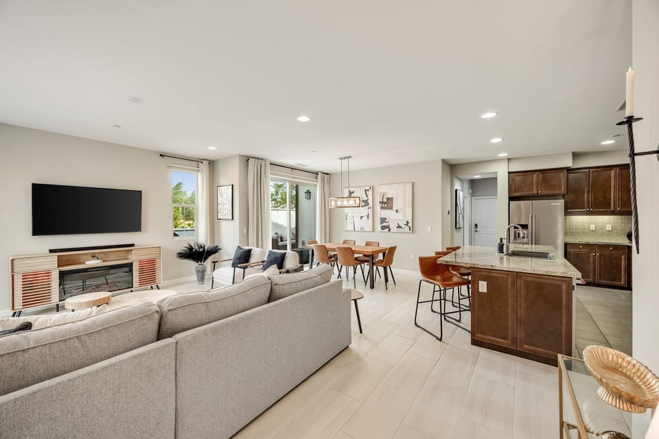 The open floor plan makes it a breeze to get around!