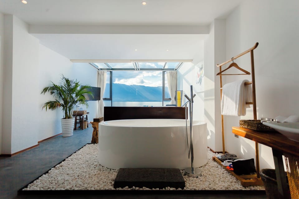Superior Double Room, Private Bathroom, Lake View | Bathroom | Hair dryer, towels, soap, shampoo