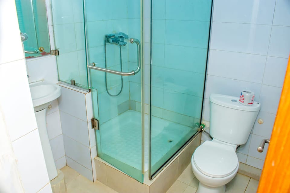 Family Room | Bathroom | Slippers, towels