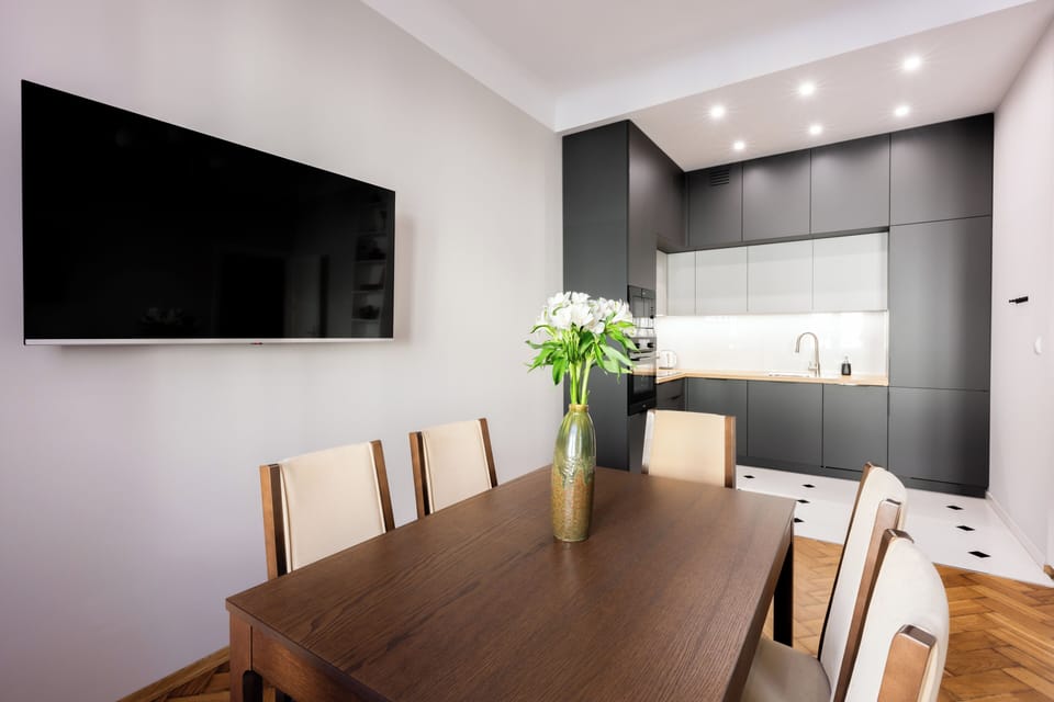 Apartment, City View | Private kitchen | Electric kettle, highchair
