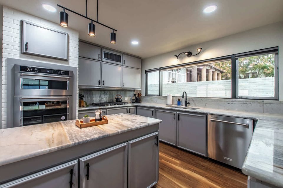 Full Kitchen 