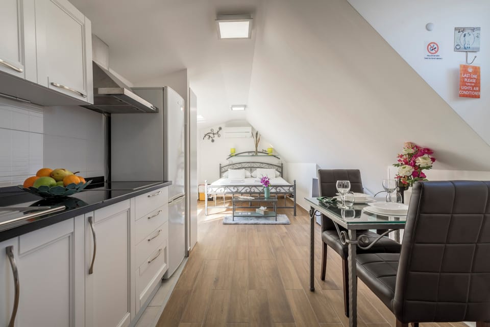 Classic Studio, Balcony, City View | Soundproofing, iron/ironing board, free WiFi