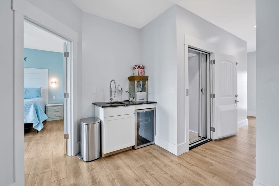 Kitchenette
CG.5-6-25